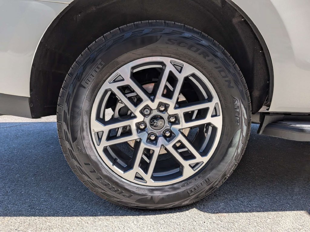 Used 2025 Ford Expedition Active AWD/4WD image 14