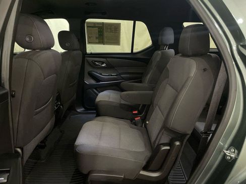 Used 2023 Chevrolet Traverse LT image 9