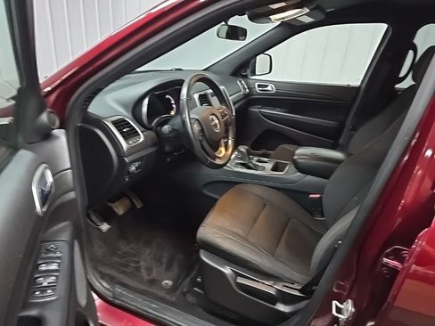 Used 2018 Jeep Grand Cherokee Laredo AWD/4WD image 30