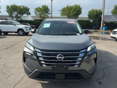 Used 2024 Nissan Rogue S AWD/4WD image 2