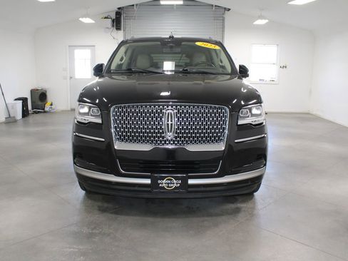 Used 2023 Lincoln Navigator Reserve image 3