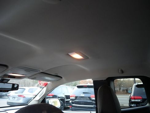 Used 2020 GMC Canyon SLE w/ Elevation Edition image 14