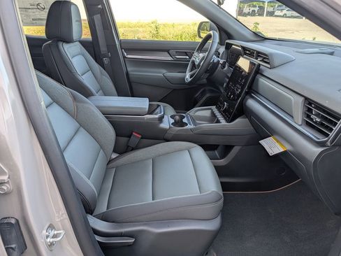 New 2026 GMC Terrain AT4 w/ LPO, Black Badging Package AWD/4WD image 30
