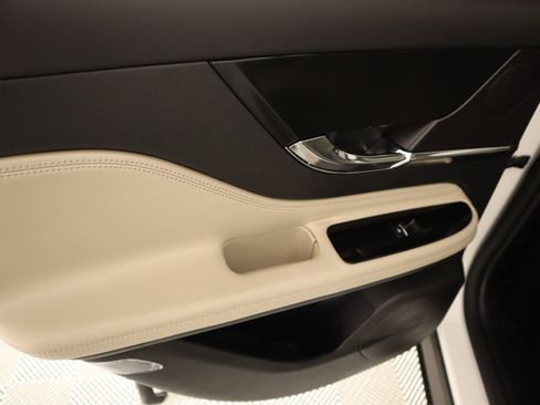 Used 2025 Lincoln Corsair Reserve image 18