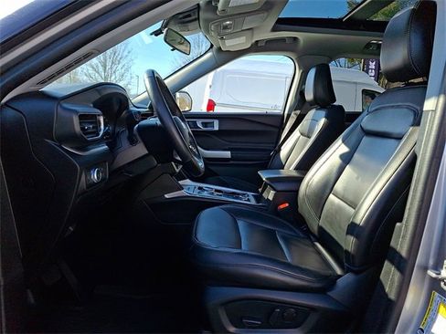 Certified 2022 Ford Explorer XLT w/ Equipment Group 202A image 14