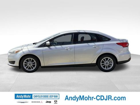 Used 2018 Ford Focus SE FWD image 4