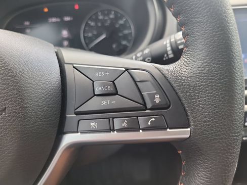 Used 2021 Nissan Kicks SR FWD image 30