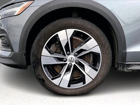 Used 2020 Volvo V60 T5 Cross Country image 33