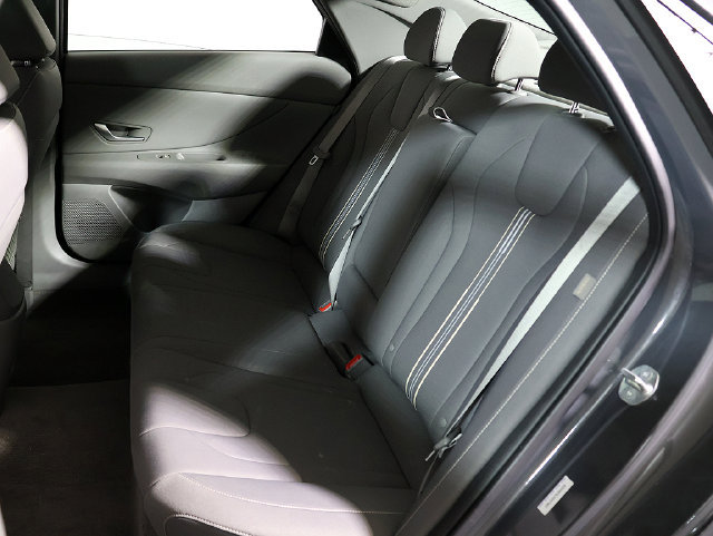 Used 2025 Hyundai Elantra SEL FWD image 13