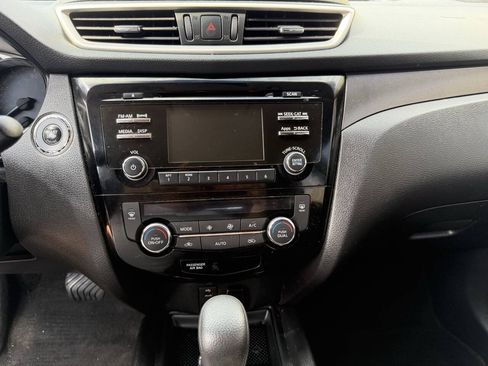 Used 2016 Nissan Rogue SV FWD image 8