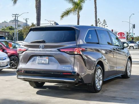 Used 2021 Toyota Sienna Platinum image 7