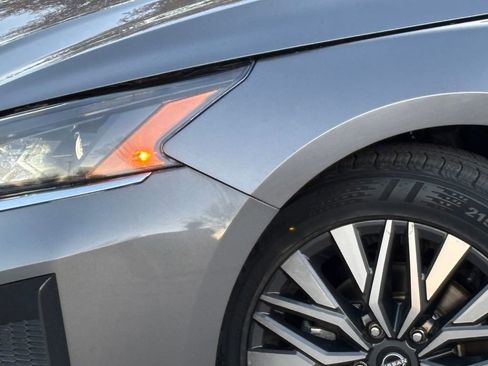 Used 2024 Nissan Altima 2.5 SV image 7