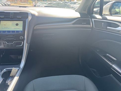 Used 2020 Ford Fusion SE image 11