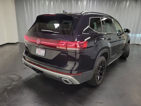 Used 2024 Volkswagen Atlas Peak Edition SE AWD/4WD image 8