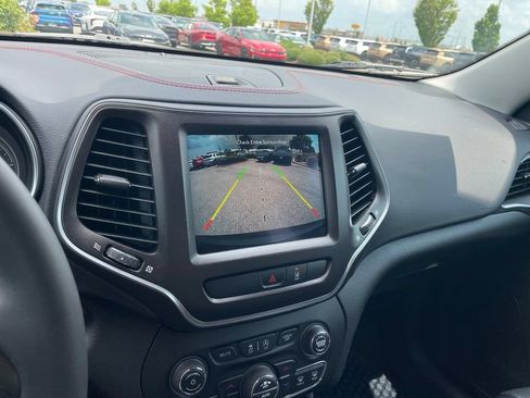 Used 2022 Jeep Cherokee Trailhawk w/ Sound & Nav Group AWD/4WD image 18