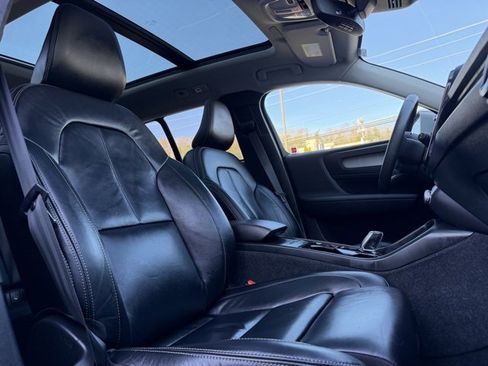 Used 2023 Volvo XC40 B5 Plus image 68