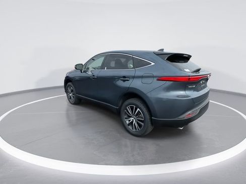 Used 2022 Toyota Venza LE image 6