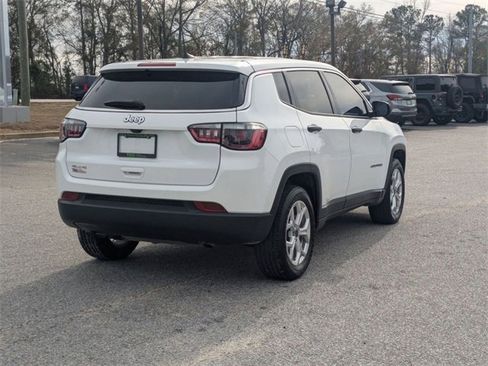 Used 2025 Jeep Compass Sport image 9