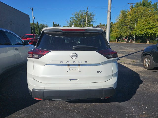 Used 2024 Nissan Rogue SV FWD image 4