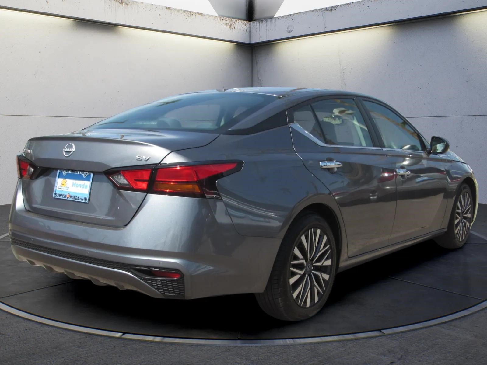 Used 2024 Nissan Altima 2.5 SV FWD image 5