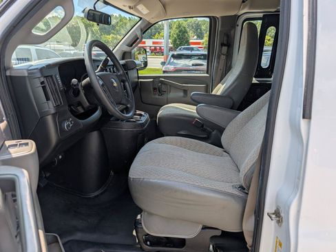 Used 2021 Chevrolet Express 2500 w/ Driver Convenience Package RWD image 14