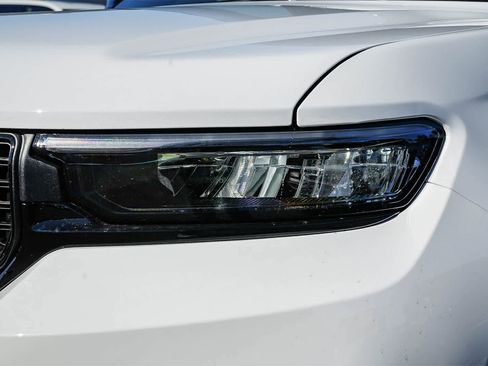 New 2025 Jeep Grand Cherokee Limited image 8