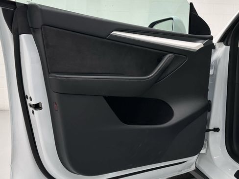 Used 2023 Tesla Model Y Long Range image 23