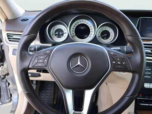 Used 2016 Mercedes-Benz E 350 4MATIC Sedan image 32