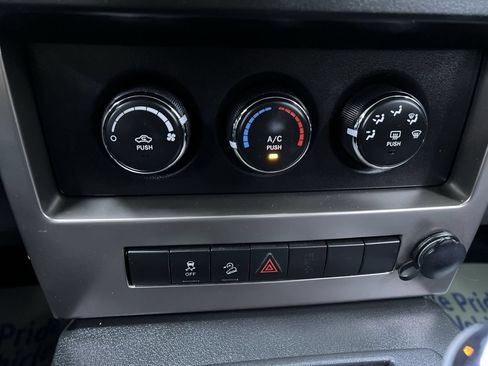 Used 2012 Jeep Liberty Sport AWD/4WD image 22