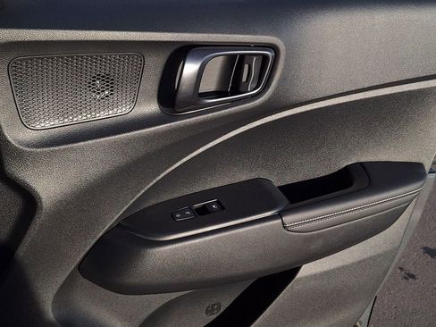 New 2024 Hyundai Venue Limited FWD image 28