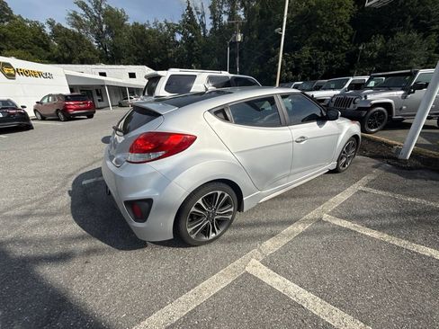 Used 2016 Hyundai Veloster Turbo FWD image 2