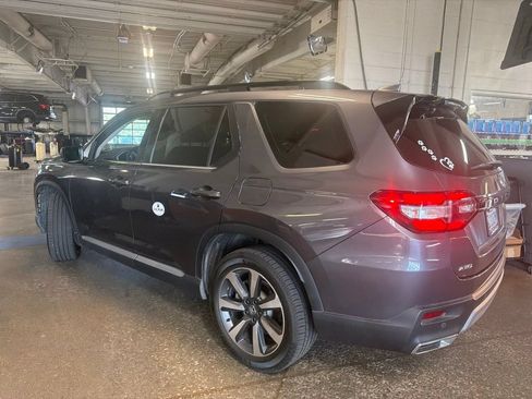 Used 2023 Honda Pilot Elite image 3