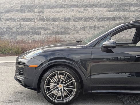 Certified 2023 Porsche Cayenne Turbo AWD/4WD image 11