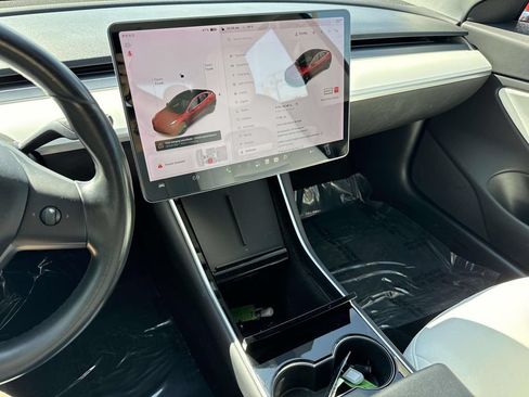 Used 2018 Tesla Model 3 Mid Range RWD image 9