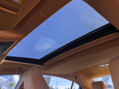 Certified 2025 Lexus ES 350 image 28