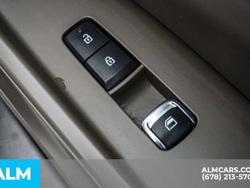 Used 2025 Kia Carnival FWD image 56