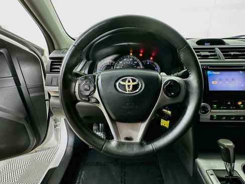 Used 2012 Toyota Camry SE FWD image 13