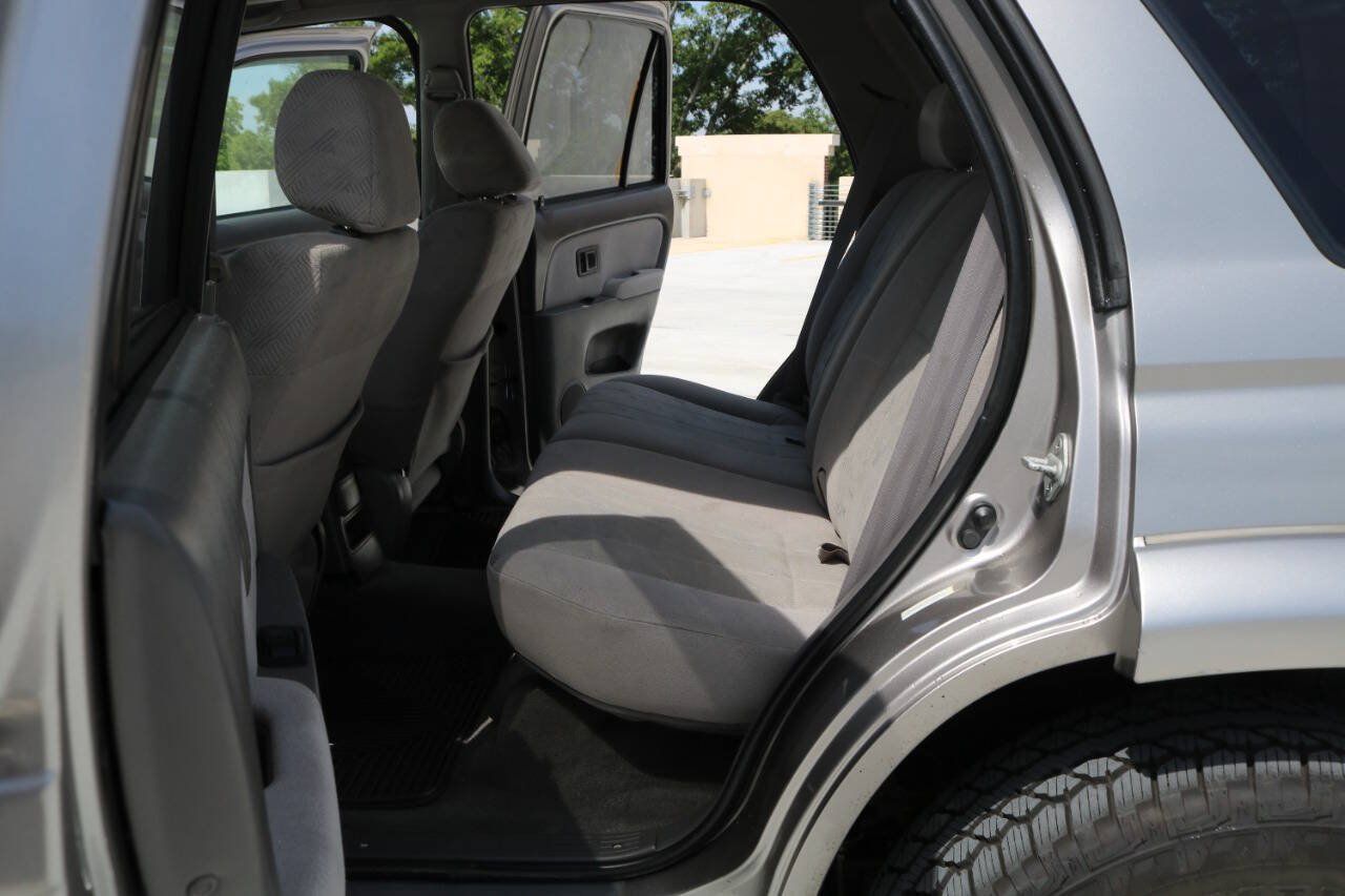 Used 2002 Toyota 4Runner SR5 AWD/4WD image 89