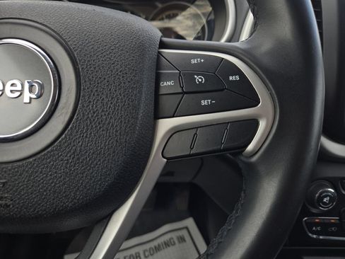Used 2018 Jeep Cherokee Latitude Plus FWD image 20