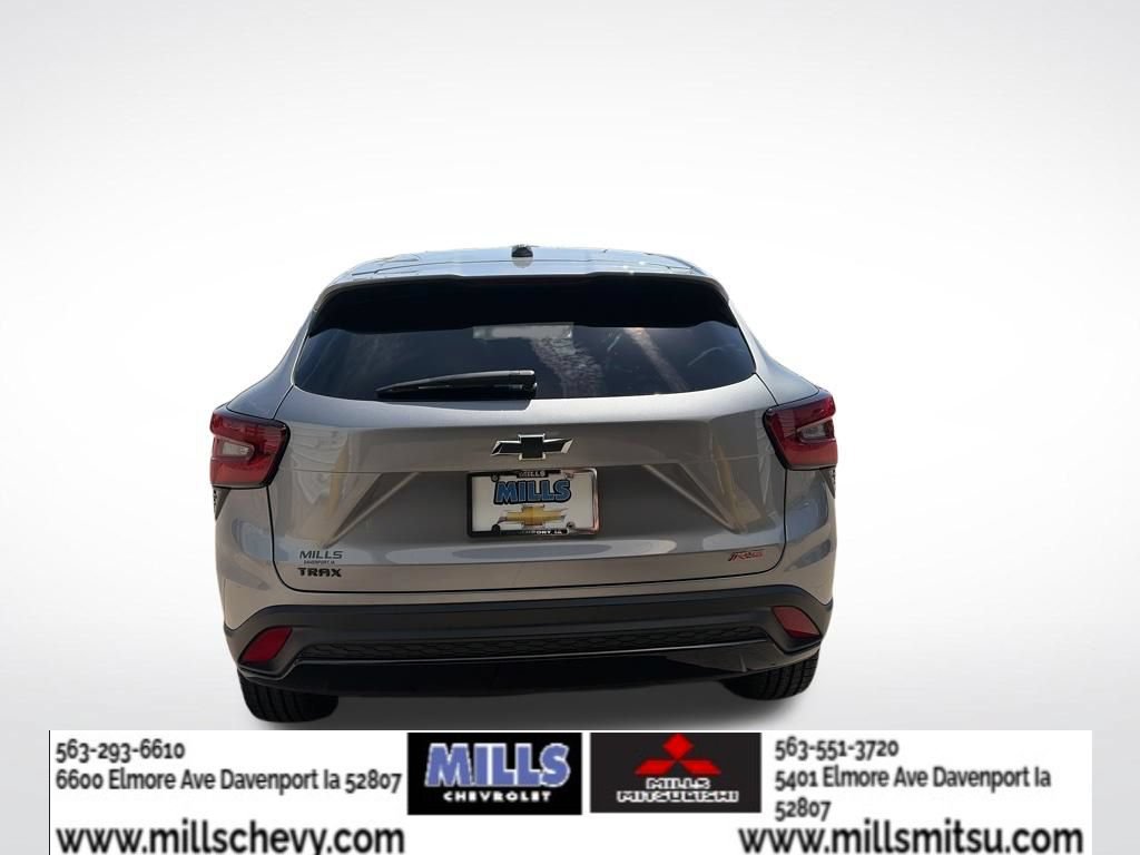 Used 2024 Chevrolet Trax RS FWD image 3