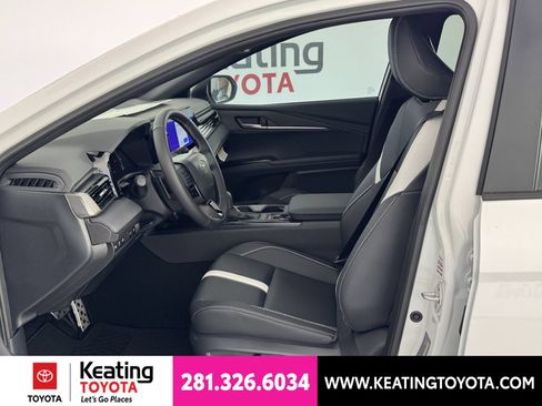 New 2026 Toyota Camry Hybrid FWD image 5
