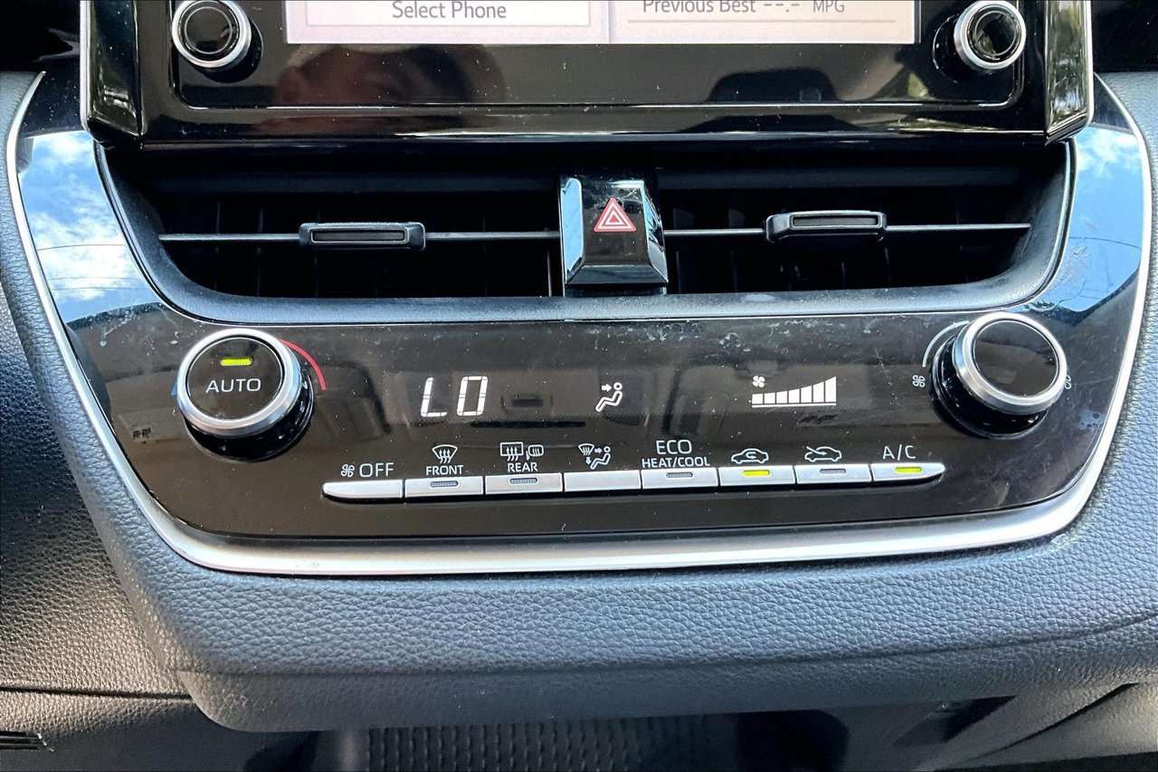 Used 2020 Toyota Corolla LE FWD image 25