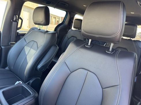 New 2026 Chrysler Pacifica Select image 11