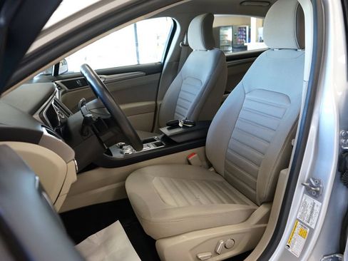 Used 2019 Ford Fusion SE AWD/4WD image 2
