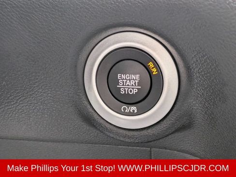 Certified 2026 Chrysler Pacifica Select FWD image 27