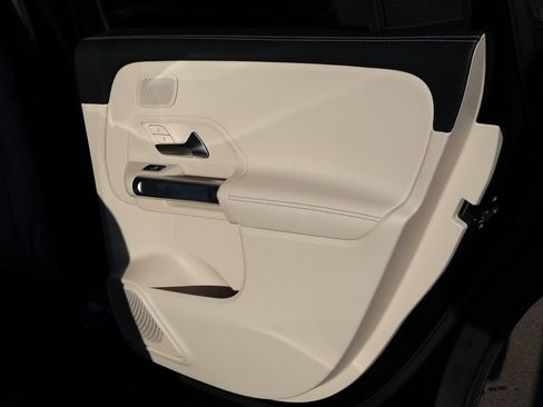 New 2026 Mercedes-Benz GLB 250 4MATIC image 16