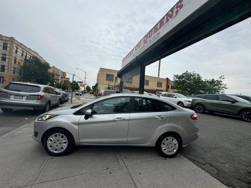 Used 2017 Ford Fiesta S image 1