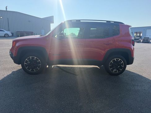 Used 2023 Jeep Renegade Trailhawk AWD/4WD image 9