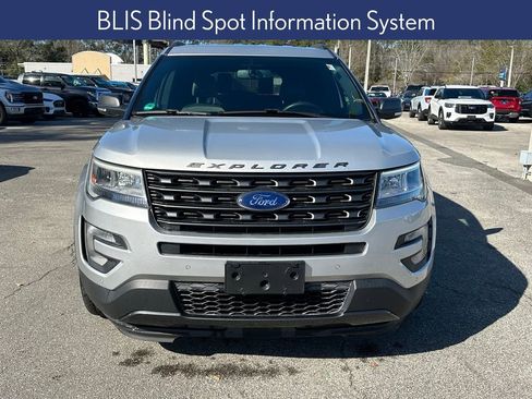 Used 2017 Ford Explorer XLT w/ Equipment Group 202A image 17