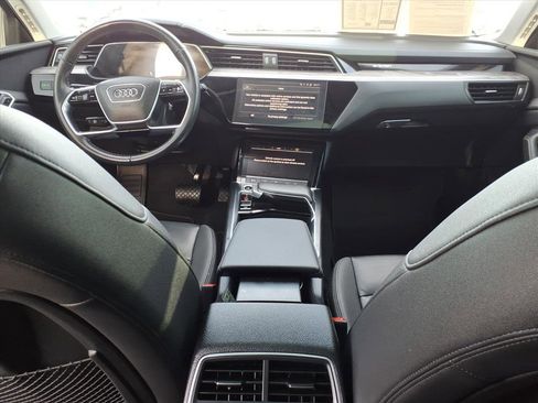 Used 2022 Audi e-tron Premium w/ Convenience Plus Package image 18